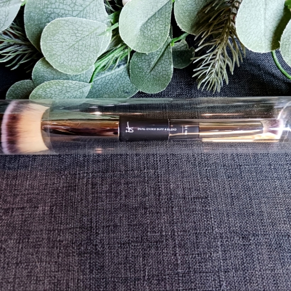 IT Cosmetics Heavenly Luxe Dual-Ended Buff & Blend No 23 Foundation Brush